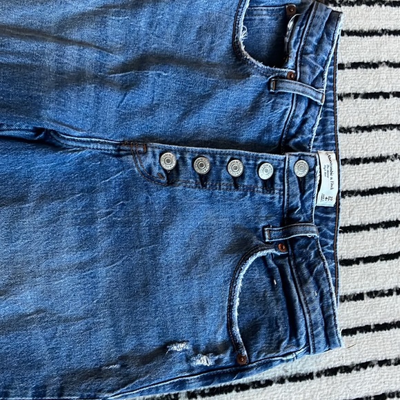 Abercrombie women’s high waisted jeans - Picture 5 of 6